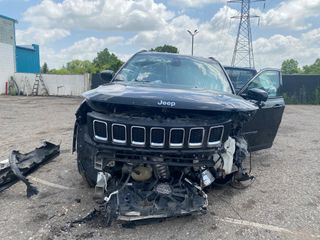 2018 Jeep Compass Latitude 4x4 - Exterior Front Center Image